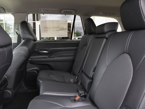 New 2026 Toyota Grand Highlander XLE image 13