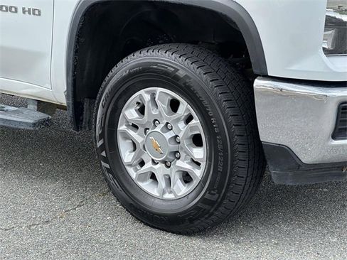 Used 2024 Chevrolet Silverado 3500 LT image 7