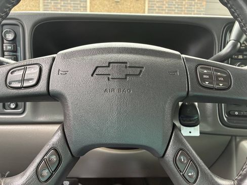 Used 2005 Chevrolet Avalanche Z71 w/ Preferred Equipment Group AWD/4WD image 18