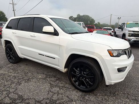 Used 2020 Jeep Grand Cherokee Altitude RWD image 6