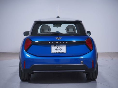 Used 2025 MINI Cooper 2-Door Hardtop image 5