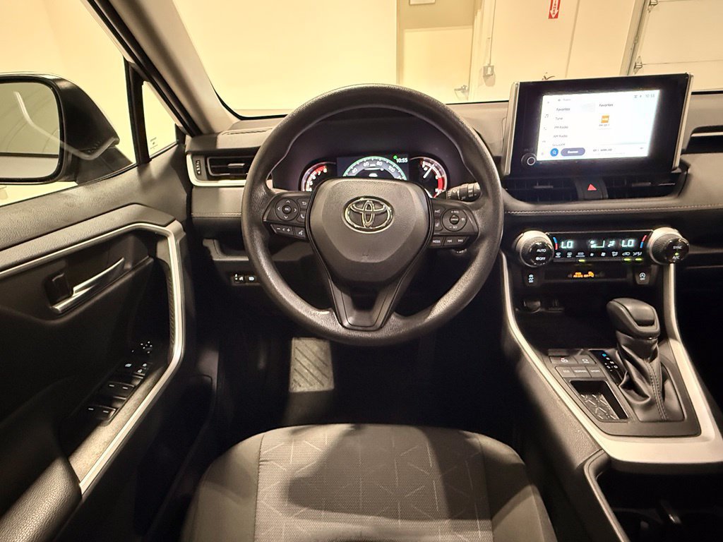 Used 2025 Toyota RAV4 XLE FWD image 29