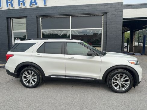 Used 2020 Ford Explorer XLT w/ Equipment Group 202A AWD/4WD image 8