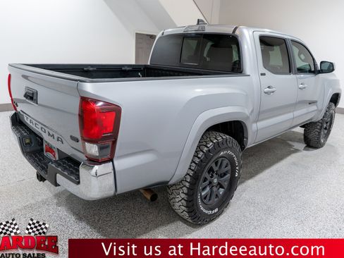 Used 2021 Toyota Tacoma SR5 AWD/4WD image 5
