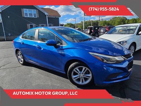 Used 2017 Chevrolet Cruze LT image 2