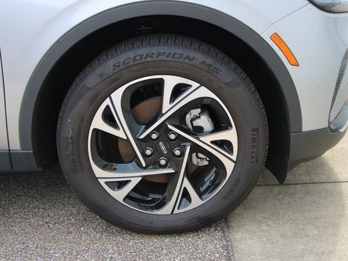 Used 2025 Lincoln Nautilus Premier AWD/4WD image 11