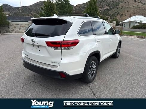 Used 2019 Toyota Highlander XLE AWD/4WD image 10