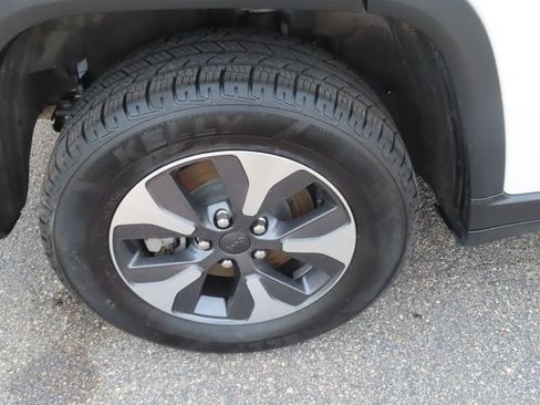 Used 2023 Jeep Grand Cherokee 4WD 4xe image 17
