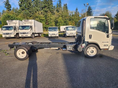 New 2025 Isuzu NPR image 10