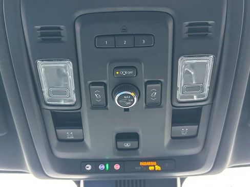 Used 2024 Chevrolet Suburban Z71 w/ Luxury Package image 38