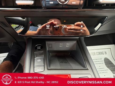 Certified 2025 Nissan Kicks SR FWD image 19