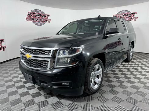 Used 2015 Chevrolet Suburban LT w/ Luxury Package image 3