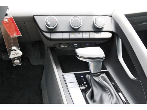 Certified 2026 Hyundai Elantra SE FWD image 16