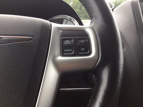 Used 2015 Chrysler Town & Country Touring w/ Driver Convenience Group FWD image 32