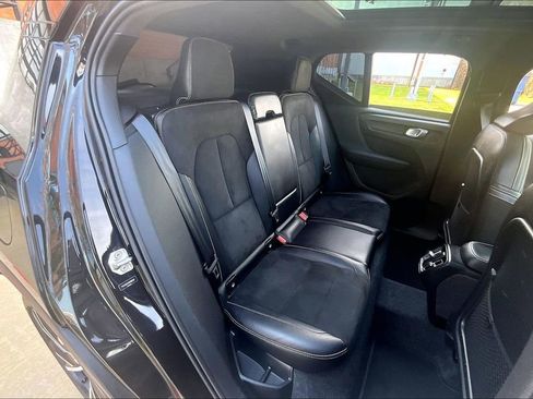 Used 2022 Volvo XC40 T5 R-Design w/ Advanced Package image 35