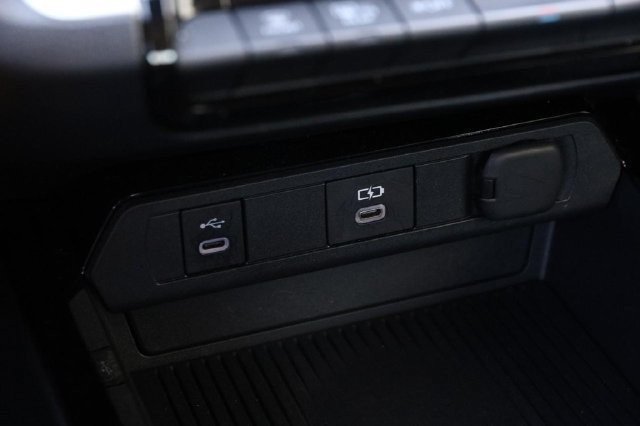 Certified 2025 Toyota Prius LE AWD/4WD image 18