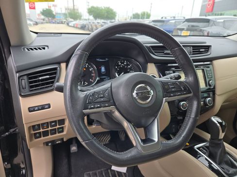 Used 2017 Nissan Rogue SL w/ SL Premium Package FWD image 10