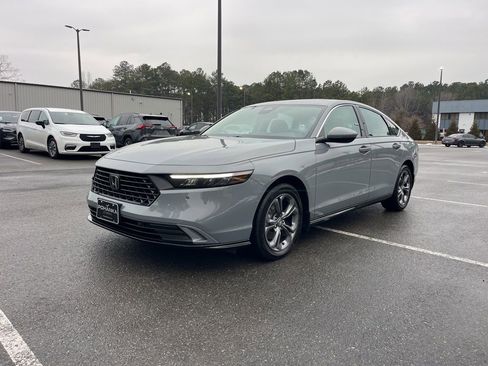 Used 2025 Honda Accord EX-L image 2