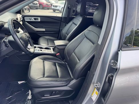 Used 2022 Ford Explorer XLT w/ Equipment Group 202A image 20