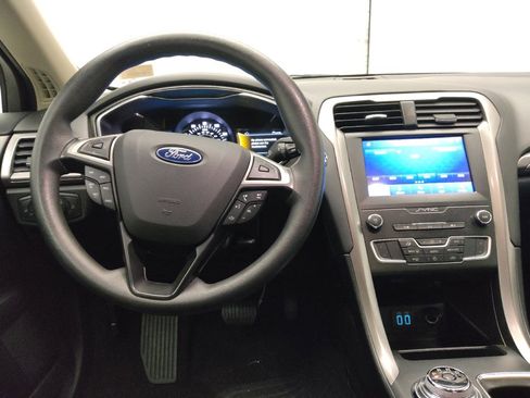Used 2020 Ford Fusion SE FWD image 22