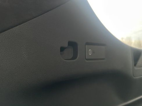 Used 2025 Cadillac Escalade ESV V w/ LPO, ONYX Package image 59