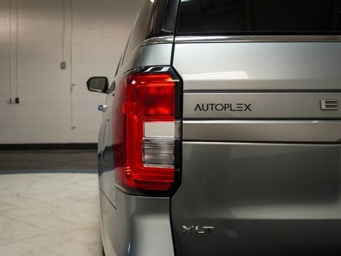 Used 2023 Ford Expedition Max XLT image 40