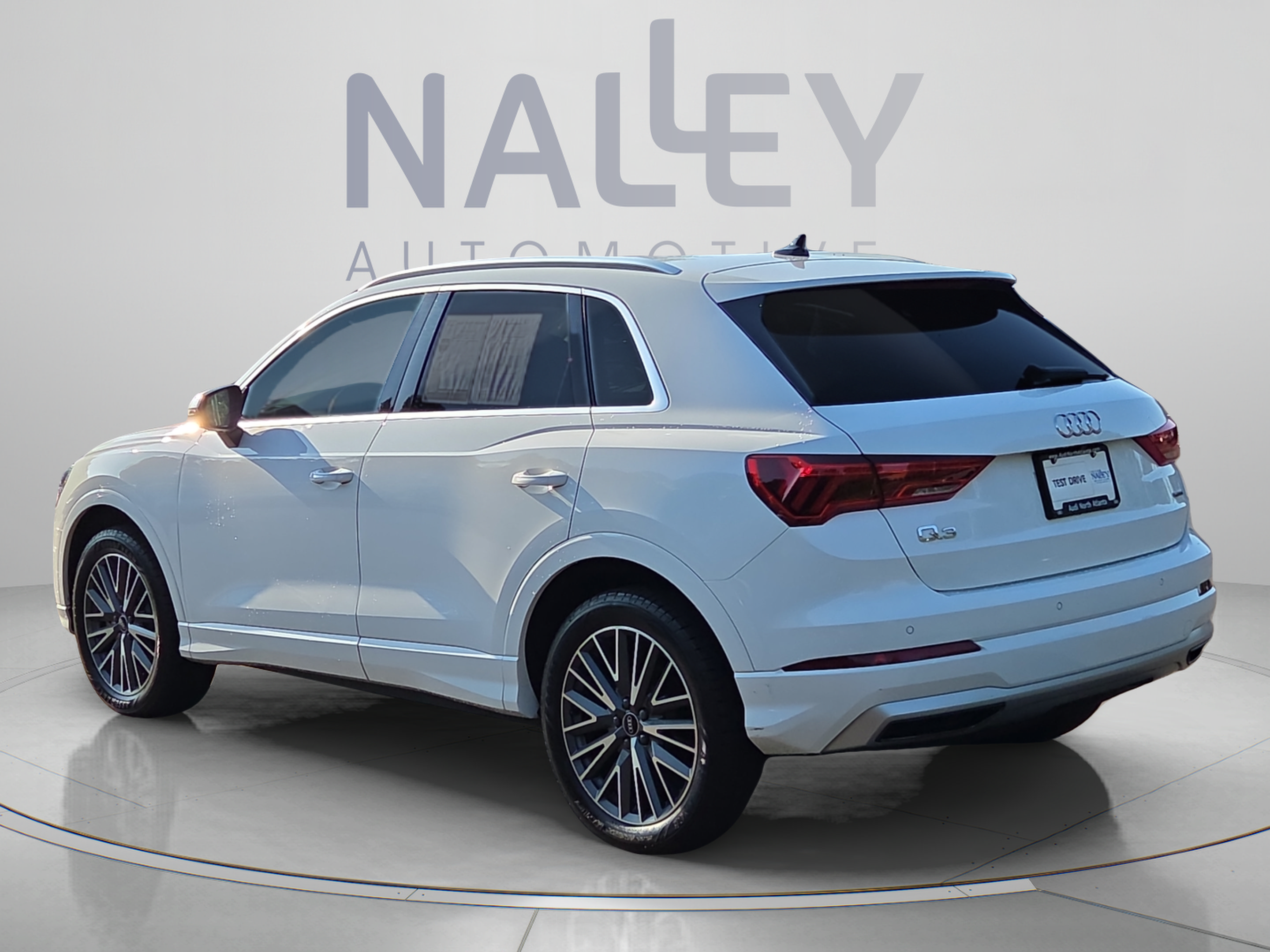 Used 2021 Audi Q3 2.0T Premium Plus w/ Premium Plus Package AWD/4WD image 3