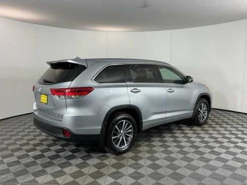 Used 2017 Toyota Highlander XLE AWD/4WD image 5
