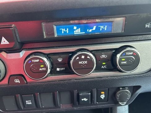 Used 2022 Toyota Tacoma TRD Sport image 16