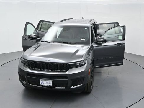 New 2025 Jeep Grand Cherokee L Altitude image 38