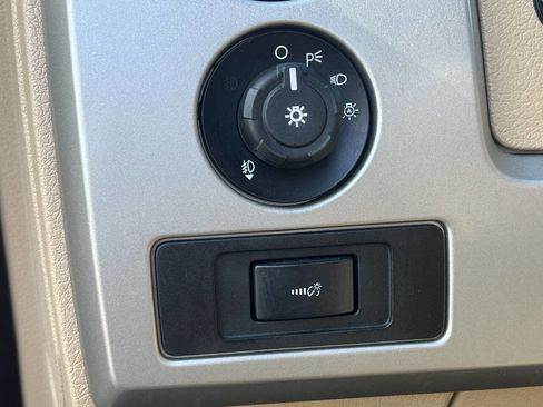 Used 2013 Ford F150 Lariat w/ Lariat Chrome Pkg image 17