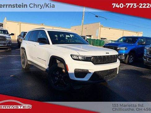 Used 2022 Jeep Grand Cherokee Altitude image 1