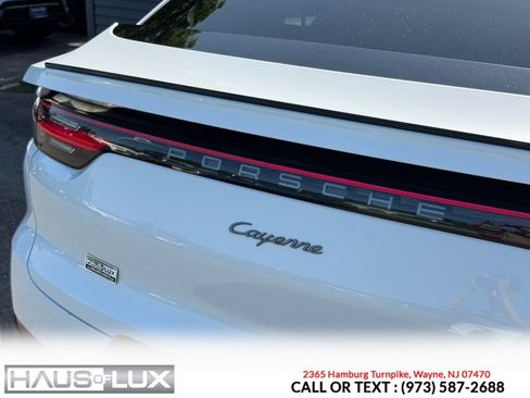 Used 2022 Porsche Cayenne Platinum Edition AWD/4WD image 27
