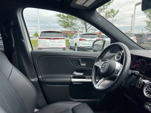 Used 2025 Mercedes-Benz GLA 250 4MATIC image 36