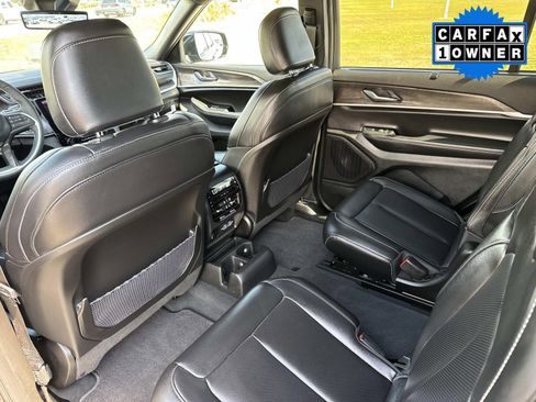 Used 2025 Jeep Grand Cherokee L Limited w/ Luxury Tech Group II image 15