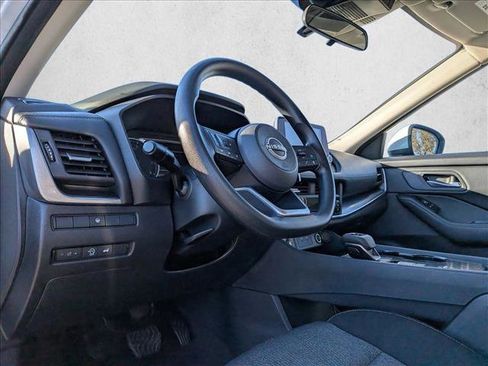 Used 2024 Nissan Rogue SV image 10