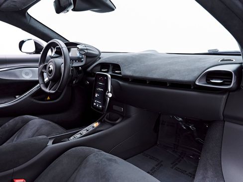 Used 2026 McLaren Artura RWD image 57