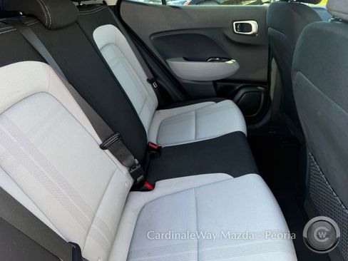 Used 2022 Hyundai Venue SEL image 30