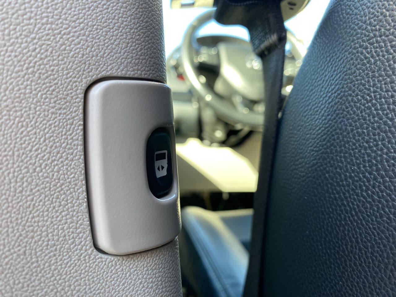 Used 2018 Dodge Grand Caravan SXT FWD image 20