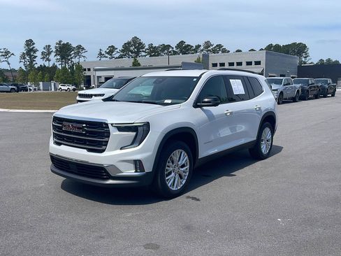 Used 2024 GMC Acadia Elevation w/ Luxury Package FWD image 3