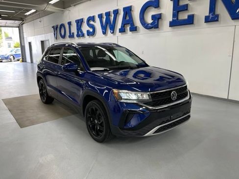 Certified 2023 Volkswagen Taos SE w/ Panoramic Sunroof Package AWD/4WD image 5