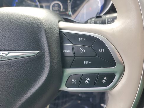 Used 2021 Chrysler Pacifica Limited w/ Uconnect Theater Family Group AWD/4WD image 17