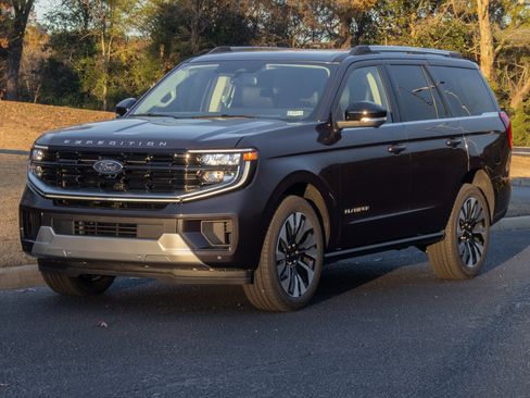 New 2025 Ford Expedition Platinum w/ Driver's Package image 3