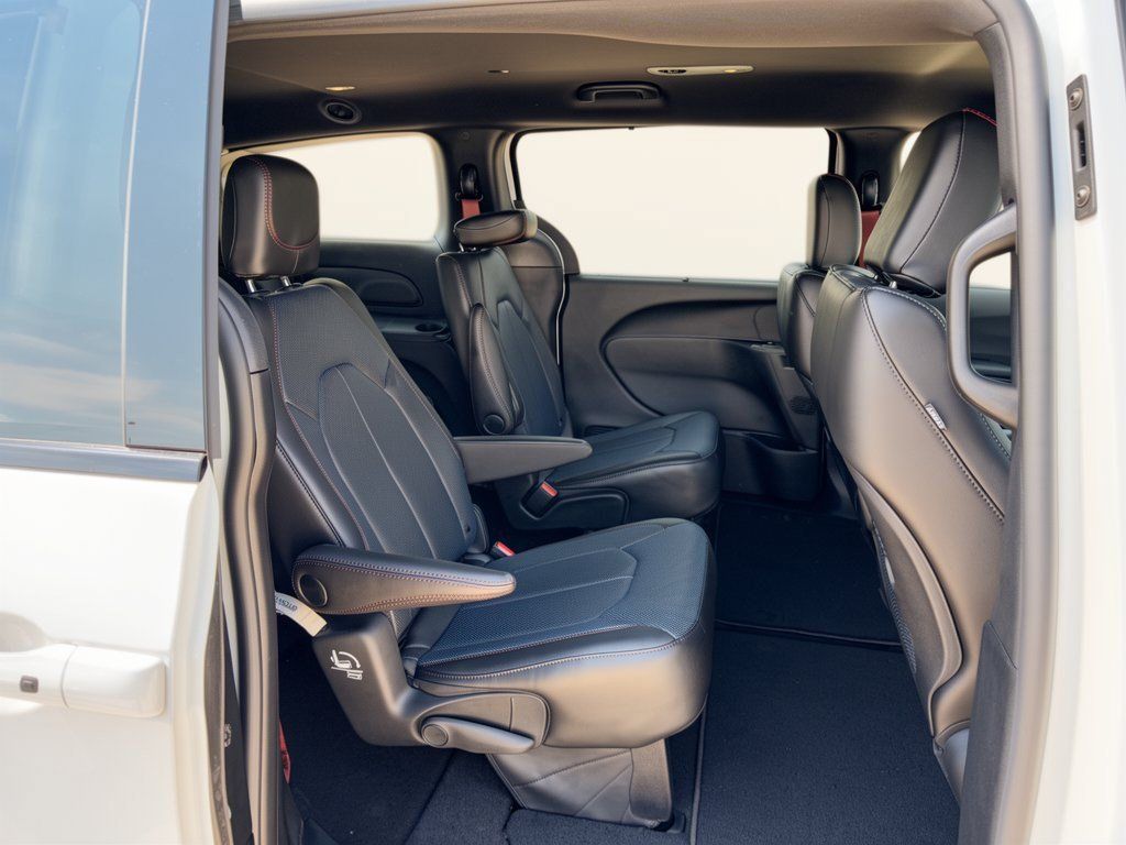 New 2027 Chrysler Pacifica Select FWD image 28