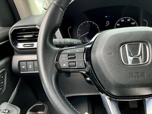 Used 2024 Honda Pilot Touring image 12