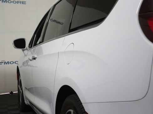 Used 2024 Chrysler Pacifica Pinnacle w/ Trailer Tow Group image 11