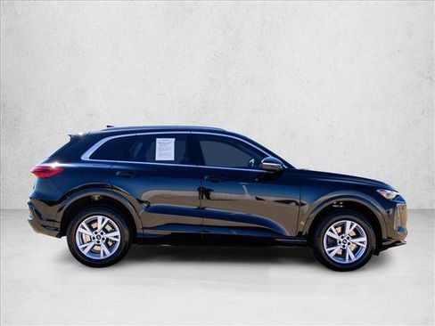 Certified 2025 Audi Q5 Premium w/ Convenience Package AWD/4WD image 4