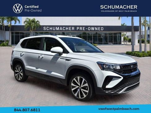 Certified 2023 Volkswagen Taos SE FWD image 1