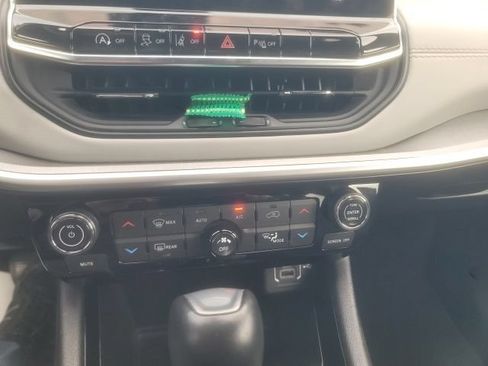 Used 2025 Jeep Compass Limited AWD/4WD image 18