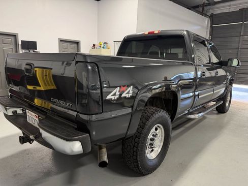 Used 2005 Chevrolet Silverado 2500 LS w/ Heavy-Duty Power Package AWD/4WD image 5